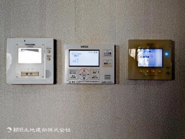 設備 【給湯器リモコン】お風呂場と台所に操作リモコンがあります！！料理中でもボタン一つで簡単に沸かせます！ 