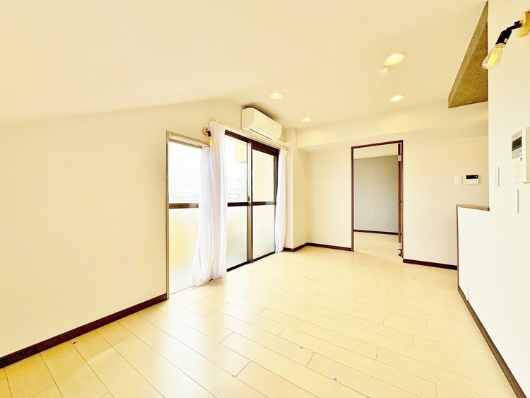 居間 豊かな居住性と、安心感を満たすクオリティが見事に調和した住空間。