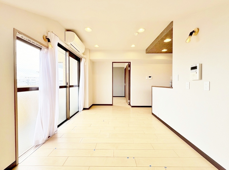 居間 飾り過ぎないシンプルな内装と偏り過ぎないデザインで統一しました。