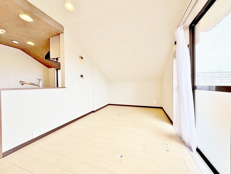 居間 快適に過ごす毎日を求めて、暮らしの中でご自身の「マイホーム」に創り上げてください。