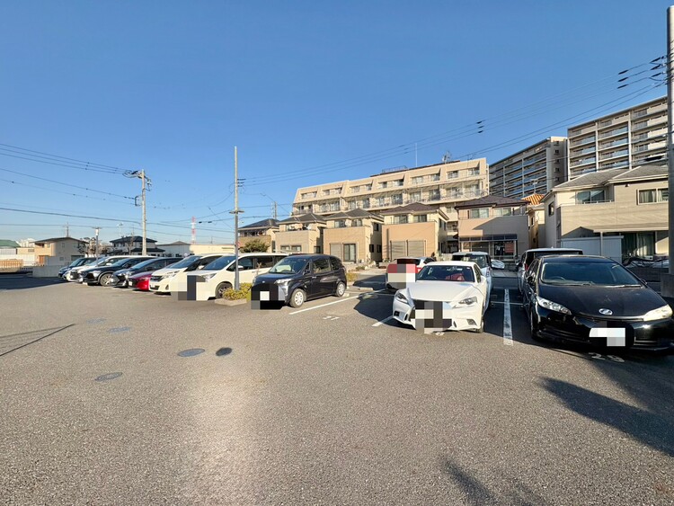 駐車場 本物件の駐車スペースです。車種制限のある場合もございますので、お気軽にお問い合わせくださいませ。
