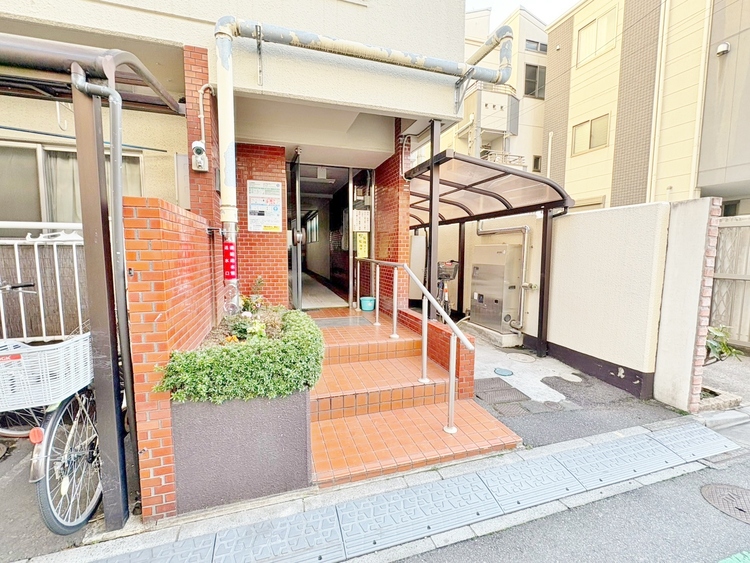 エントランス 外と内をつなぐエントランスは、まさに顔となる場所。