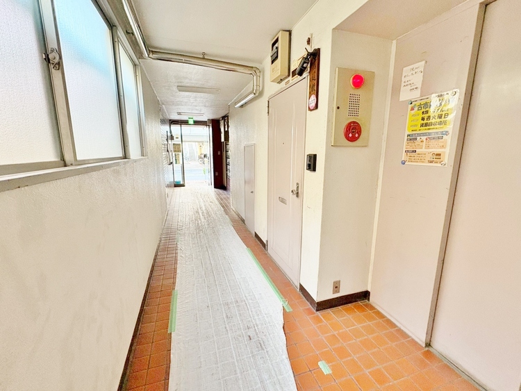 エントランス エントランス内部は、管理が行き届き清潔な共有スペースとなっています。