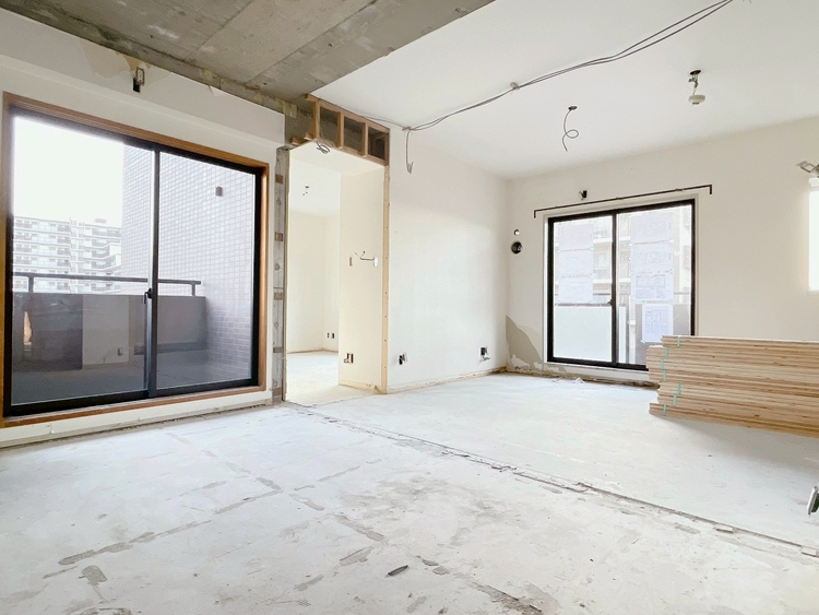 居間 （工事中）忙しく過ぎゆく日常を置き去るほど、ゆったりした時間が流れるリビング。