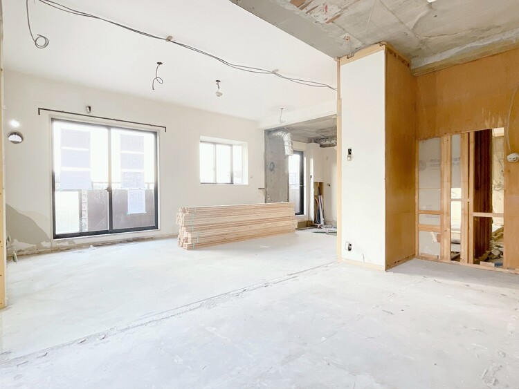 居間 （工事中）居心地の良い空気感は、暮らしのステージを彩り、心からのやすらぎと満足感を与えてくれます。