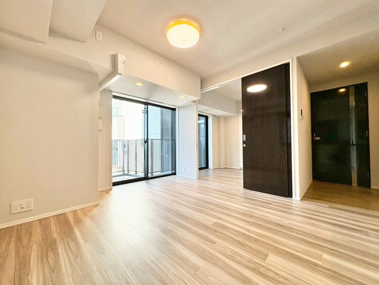 居間 居心地の良い空気感は、暮らしのステージを彩り、心からのやすらぎと満足感を与えてくれます。