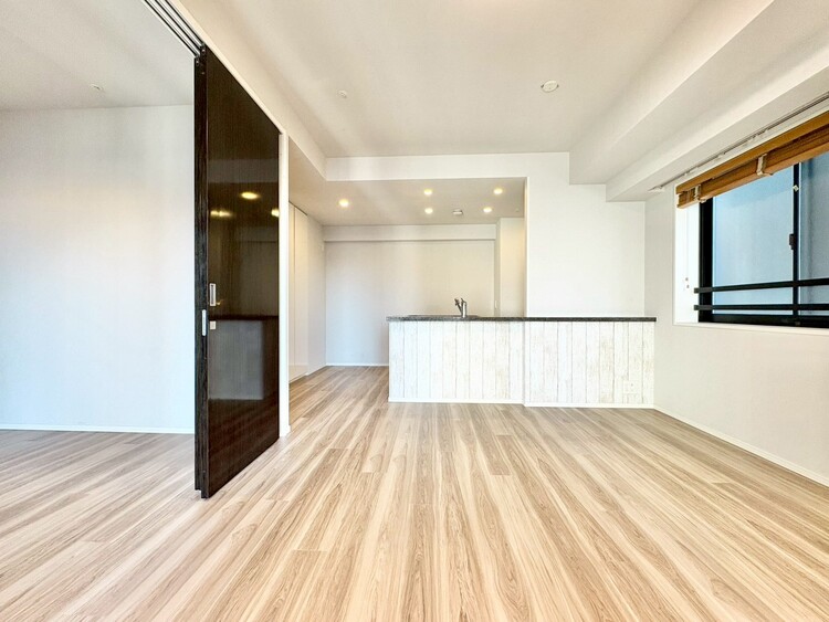 居間 快適に過ごす毎日を求めて、暮らしの中でご自身の「マイホーム」に創り上げてください。