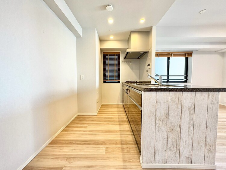 キッチン スマートな意匠と充実の機能を備えたキッチンが、暮らしにおいしい彩りを添えます。