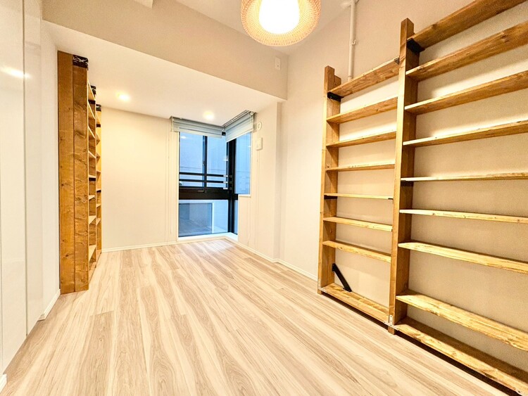 寝室 ベッドも十分に設置するスペースがあります。