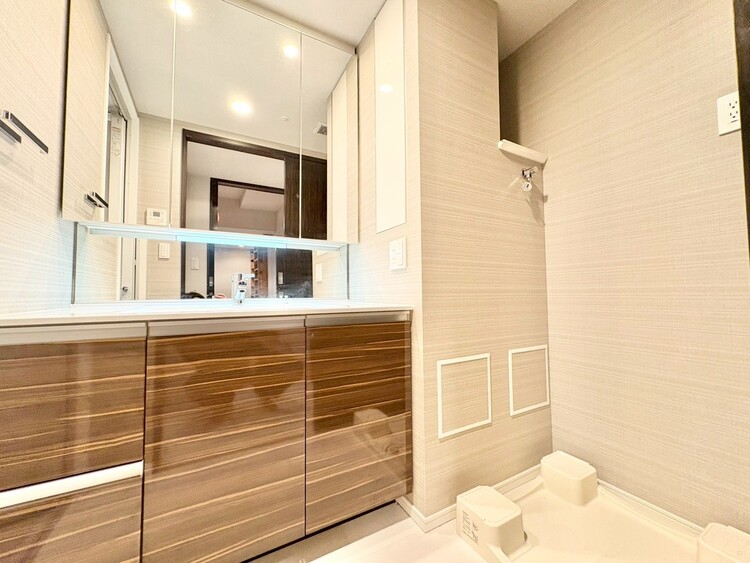 洗面 清潔感と心地よさを重視した、上質感漂うパウダールーム。