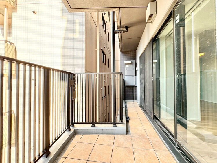 バルコニー 暮らしの中で、光と風を演出してくれるバルコニー。