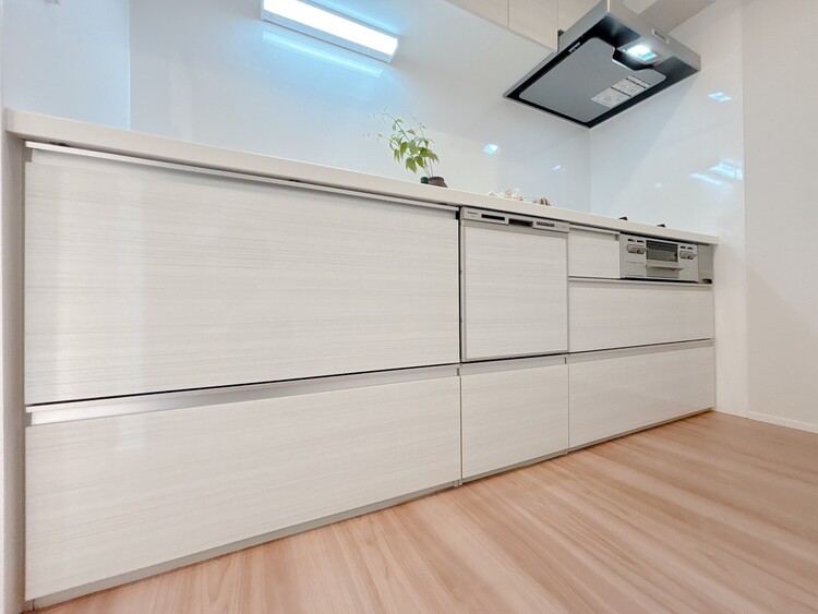 キッチン スマートな意匠と充実の機能を備えたキッチンが、暮らしにおいしい彩りを添えます。