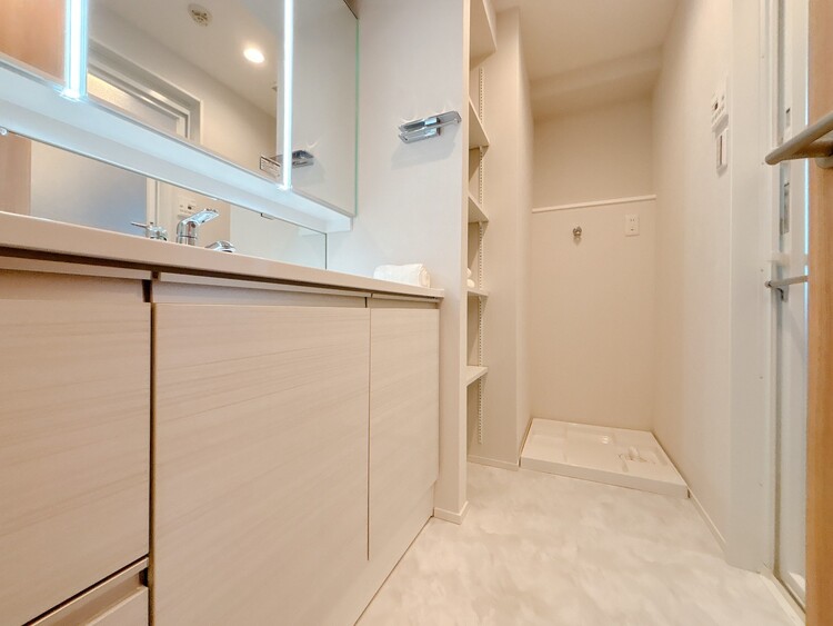 洗面 清潔感と心地よさを重視した、上質感漂うパウダールーム。