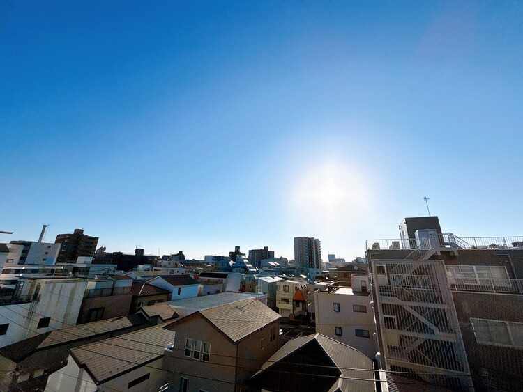 バルコニー 頬をなでる、優しい風を感じることが出来ます。