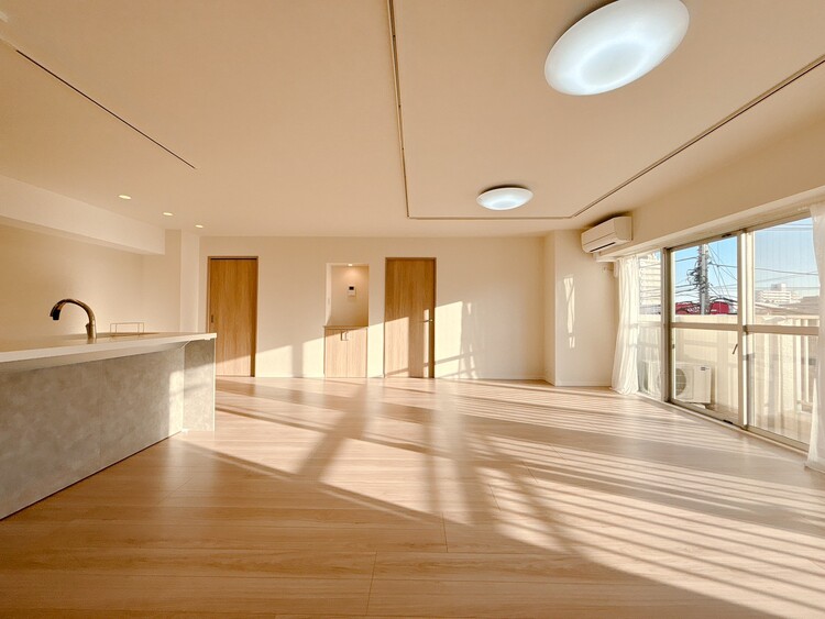 居間 快適に過ごす毎日を求めて、暮らしの中でご自身の「マイホーム」に創り上げてください。