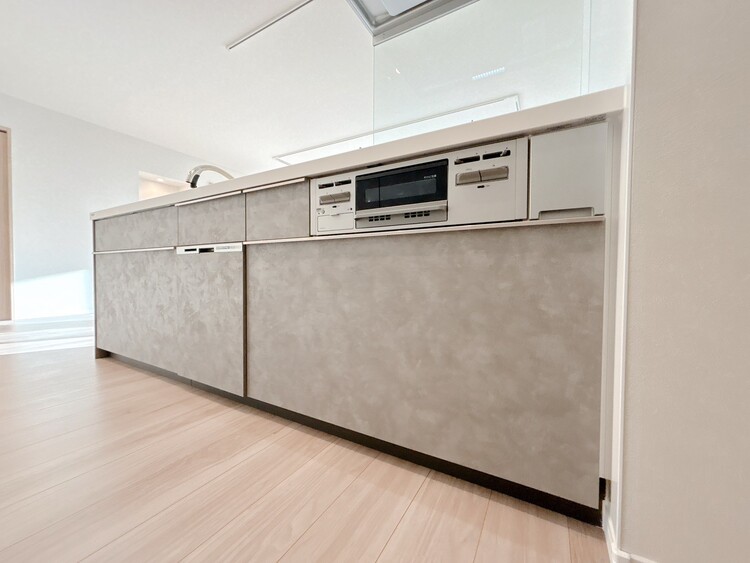 キッチン スマートな意匠と充実の機能を備えたキッチンが、暮らしにおいしい彩りを添えます。