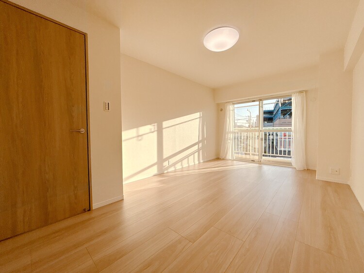 寝室 ベッドも十分に設置するスペースがあります。