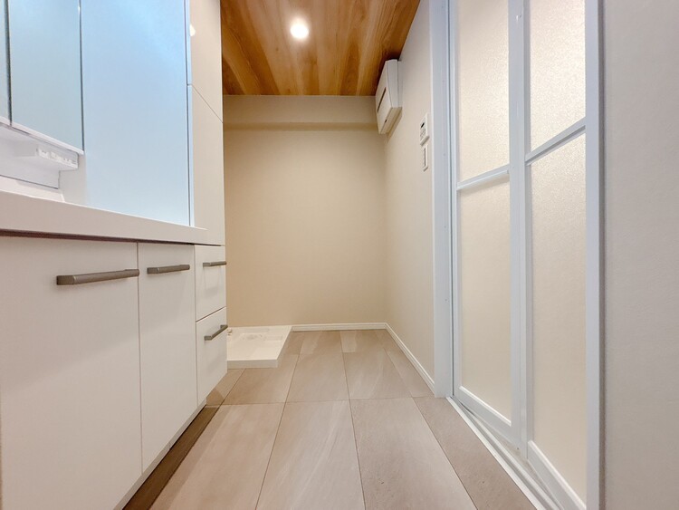 洗面 清潔感と心地よさを重視した、上質感漂うパウダールーム。