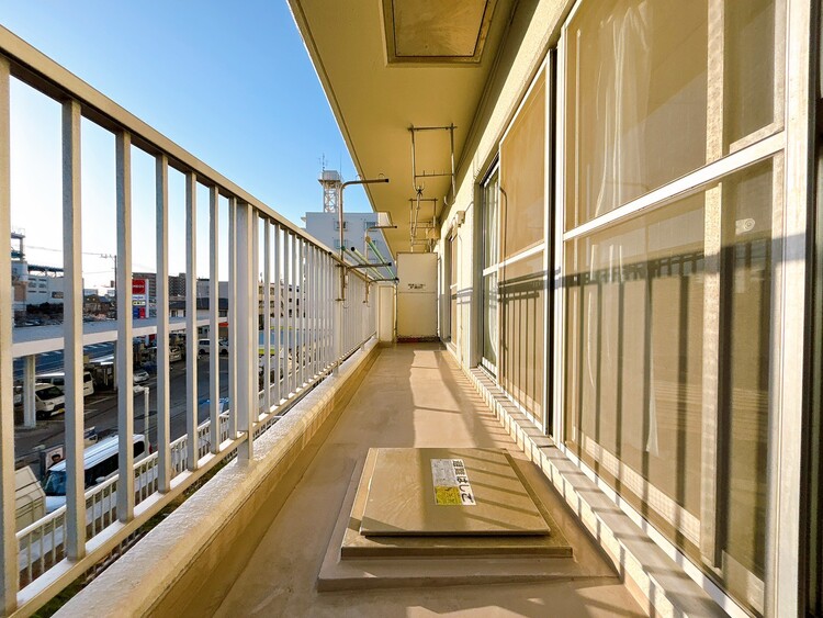 バルコニー 暮らしの中で、光と風を演出してくれるバルコニー。