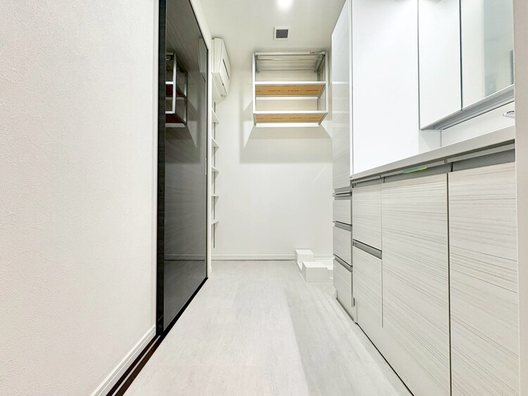 洗面 清潔感と心地よさを重視した、上質感漂うパウダールーム。