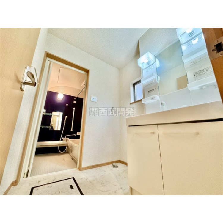 洗面 鏡が付いた洗面化粧台です。