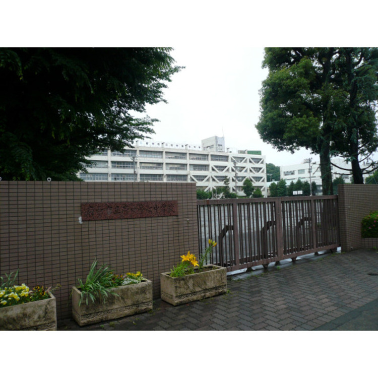 周辺 府中第七中学校(約700m)