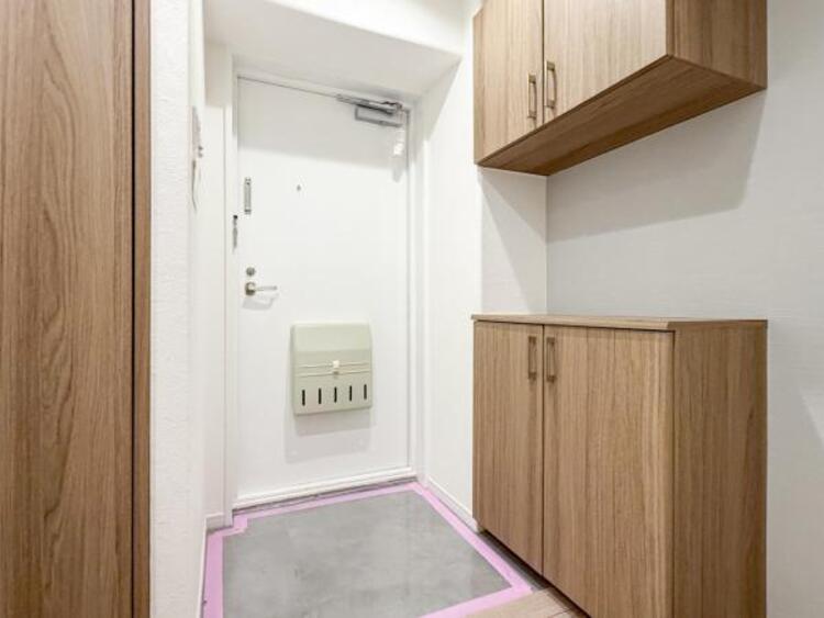 その他 シンプルで落ち着いたデザインの玄関が魅力です。