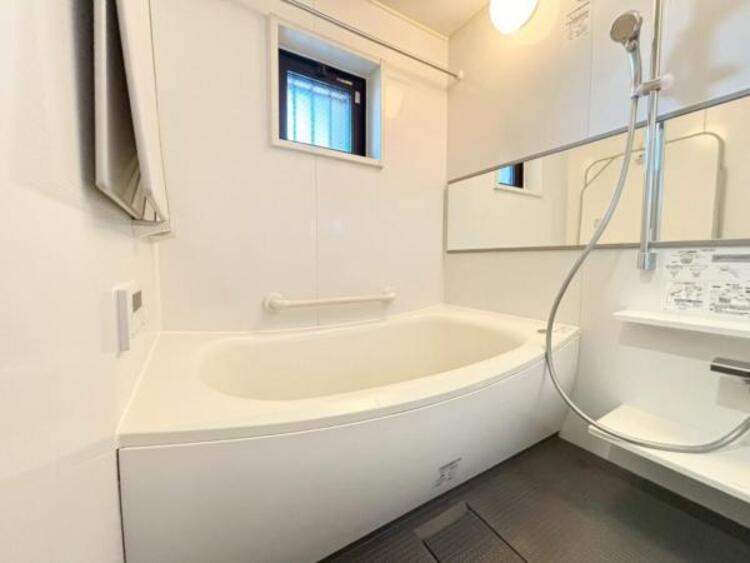 風呂 １日の疲れを癒してくれる広々とした浴室は癒しの空間としてカスタマイズが可能です。