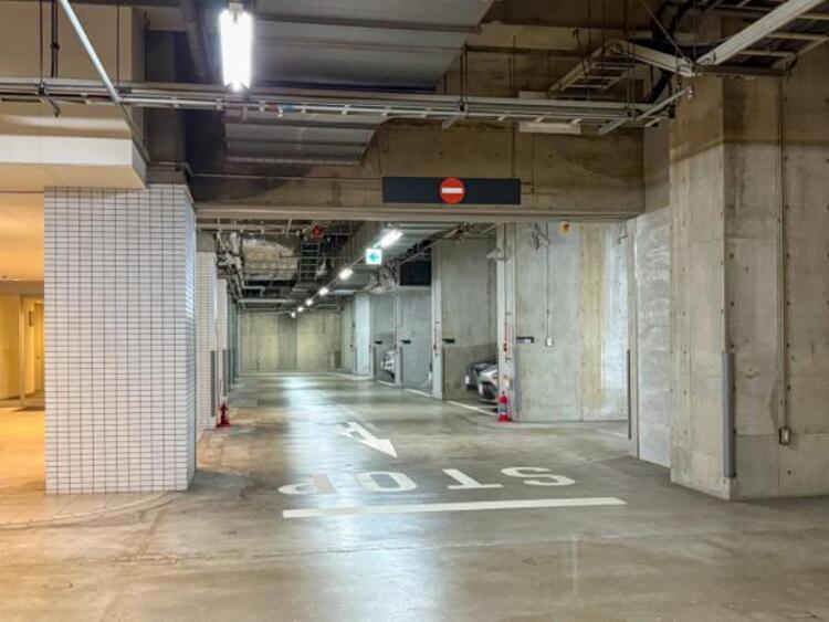 駐車場 敷地内に設けられた駐車スペース