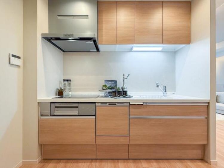 キッチン 広々としたキッチンスペース。食洗機、浄水器付のキッチンは料理が捗ります。