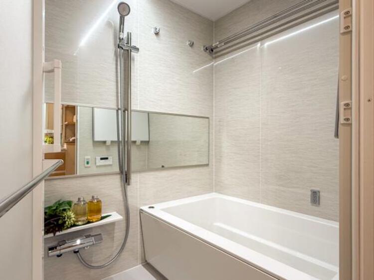 風呂 高級感を演出する内装。くつろぎのスペースにも、癒しのスペースにもなる心休まる空間です。