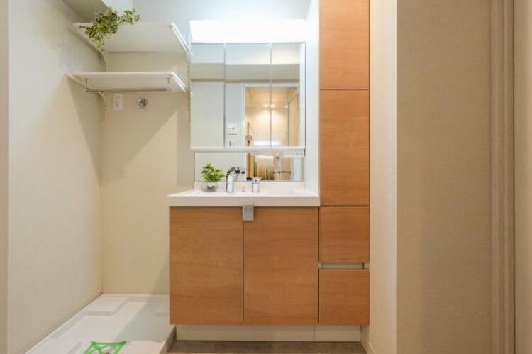 洗面 使い勝手の良い洗面台で、朝の準備もスムーズにこなせます。