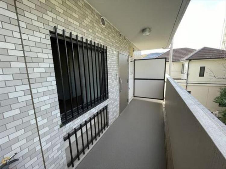 その他 シンプルで落ち着いたデザインの玄関が魅力です。