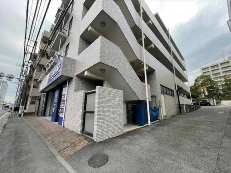 外観 落ち着いた色合いで、周囲の街並みに馴染む外観です。