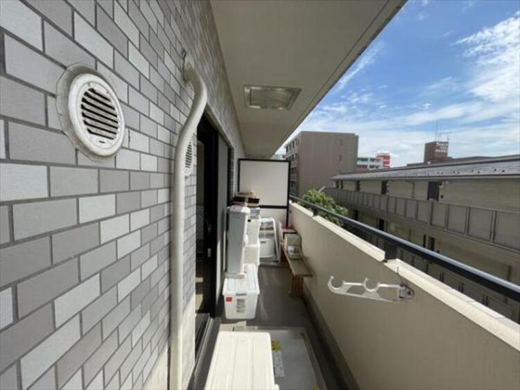 バルコニー 心地よい風を感じながら過ごせる、ゆとりある空間です。