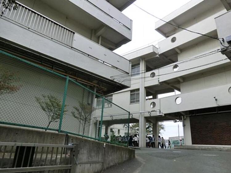 周辺 横浜市立屏風浦小学校　230ｍ