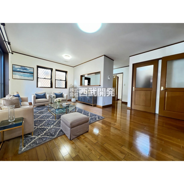 居間 配置してある家具や小物はCGによるイメージです。