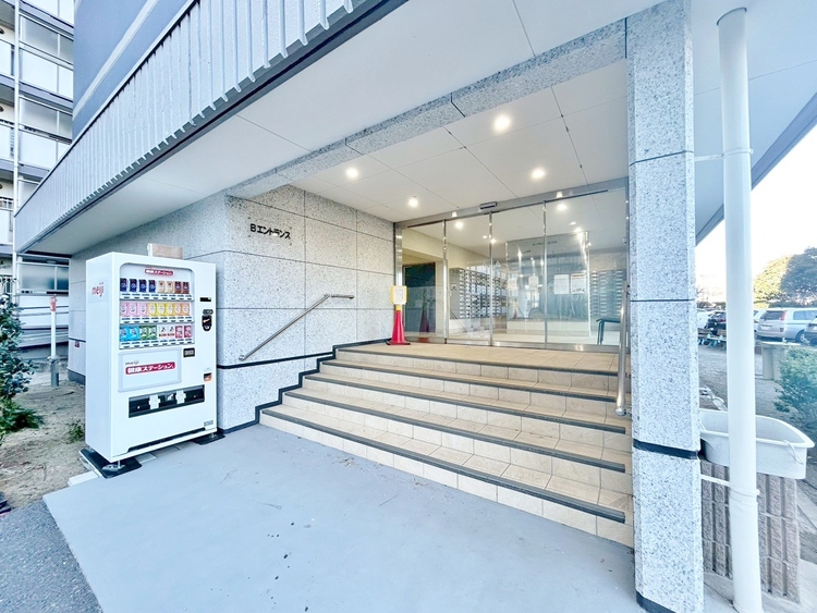 その他 上質感漂う玄関アプローチです。