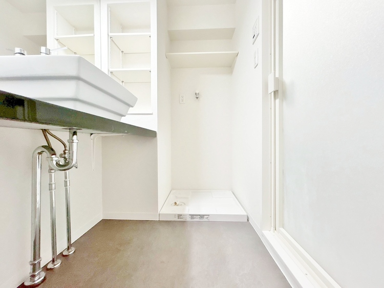 その他 十分な広さの脱衣所。