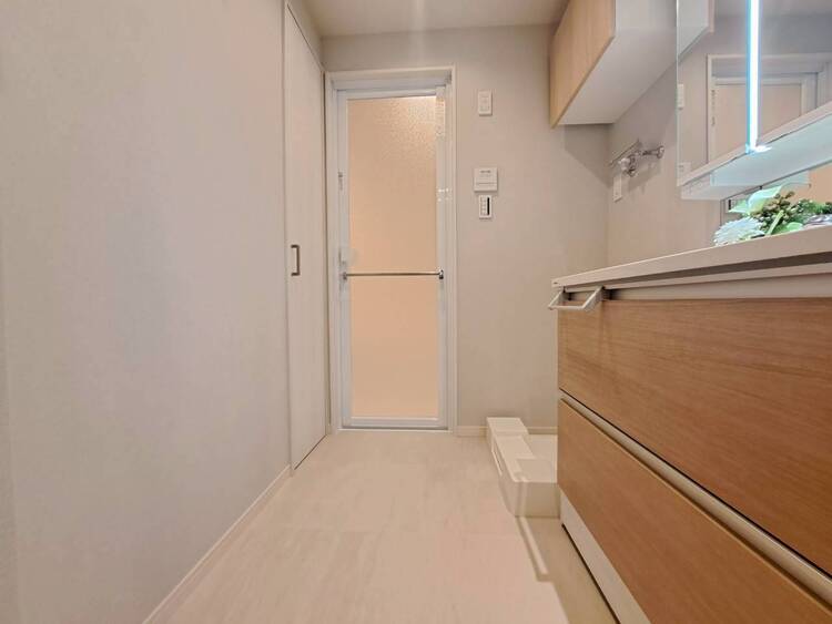 その他 十分な広さの脱衣所。