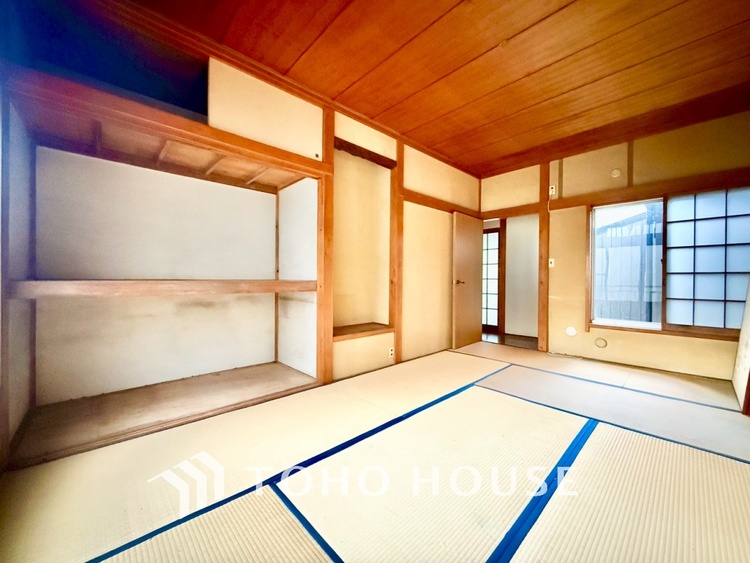 内装 【季節外れのホームホリディ】喧噪から離れ広々したリビングでゆったりと過ごす。そんな寛いだ休日もあっていい。だって『何もしない時を楽しむ』そんな贅沢な時間を愛する家族と堪能できるのだから。