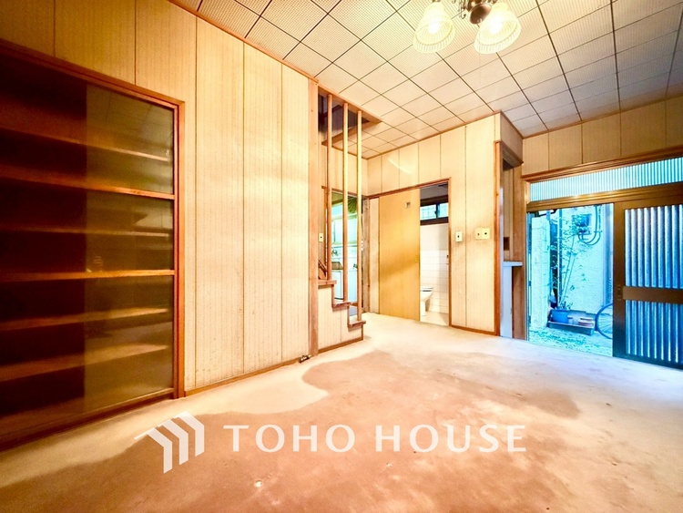 内装 【愛する人達】との幸せな時間をここで楽しむ。耐震性、デザイン、そして対面キッチンを備えたユーティリティー。何も妥協しないライフスタイル。愛する家族を大切にする人達が住まう家。