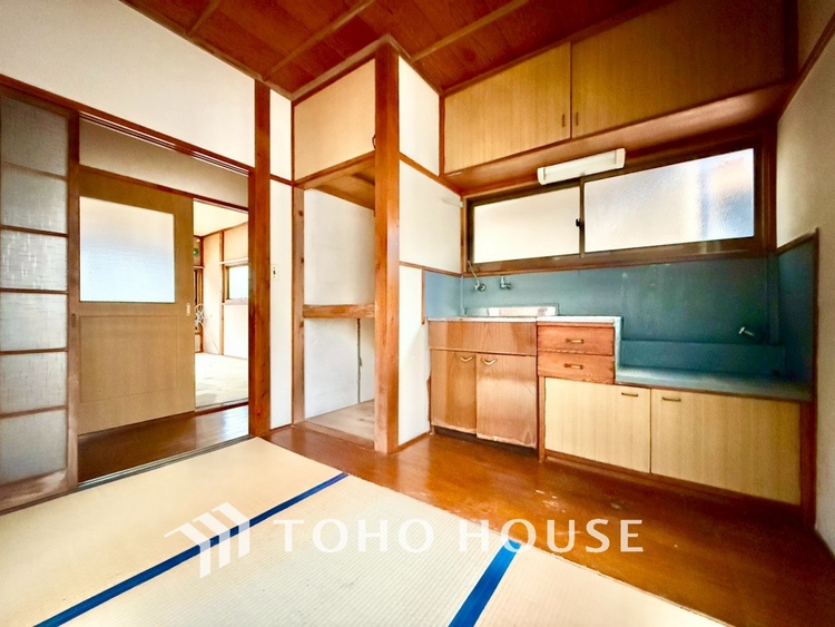 内装 【自身の道】華道、剣道、そしてここで暮らす者の正道。物事の正しい考えや愛する家族とのコミュニケーション。そんな考えの暮らし方がこの空間にも散りばめられている。