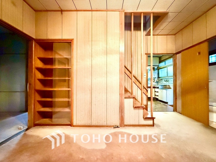 内装 【隠された美しさ】流麗な音楽が流れているような繊細でいながら整然かつ堅牢なこの空間。この空間は確かに美しい。しかし、そこには美しさ以上のものが隠されている。