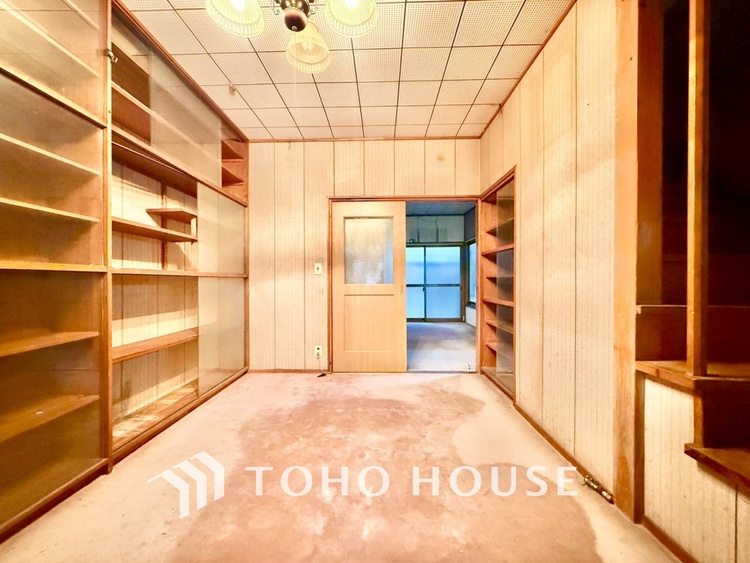 内装 【スペシャルシーン】デイリーシーンからスペシャルシーンまで様々なシーンで使用出来る、フレキシブルで飽きのこないこの空間。僕の頭の中では大好きなソファとダイニングテーブルと家族の笑顔が広がっていた