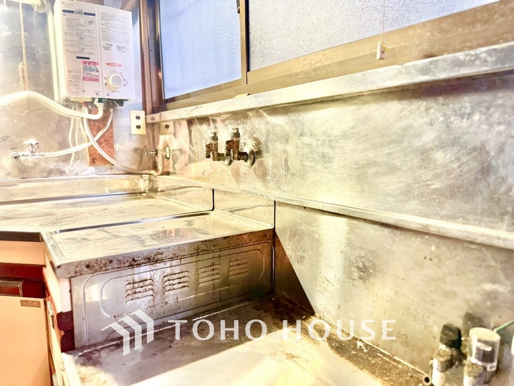 キッチン 【素敵な空間】君の姿に一瞬足を止めていた。美しくて惑わされてしまった自分が信じられない位素敵な空間。そしてこの空間に君がいて喜び歌を歌う僕が燥いでいる。