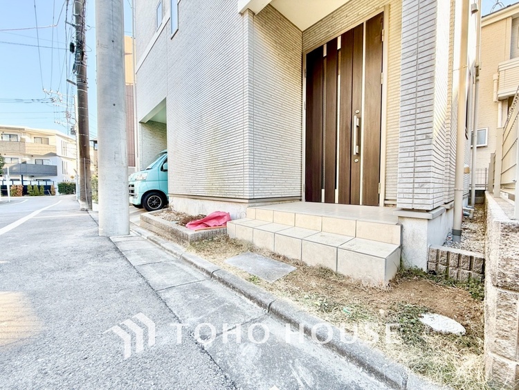 内装 【愛する人達】との幸せな時間をここで楽しむ。耐震性、デザイン、そして対面キッチンを備えたユーティリティー。何も妥協しないライフスタイル。愛する家族を大切にする人達が住まう家。