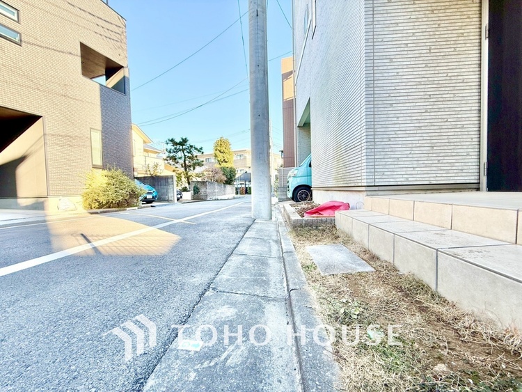 内装 【自身の道】華道、剣道、そしてここで暮らす者の正道。物事の正しい考えや愛する家族とのコミュニケーション。そんな考えの暮らし方がこの空間にも散りばめられている。
