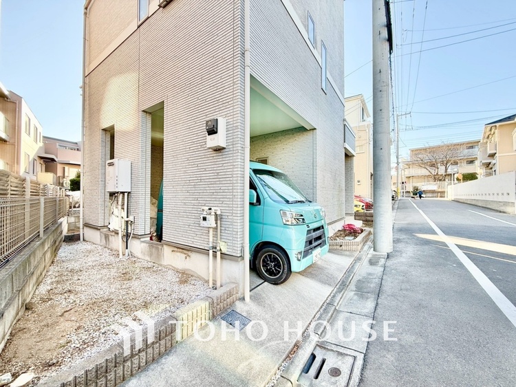 内装 【悠久の時】家族への思いを抱きながら、平和に過ごす悠久の時。あたかかく感じるのは、日当たりだけではない。広く和やかに暮らせる空間と、家族の存在を噛みしめて