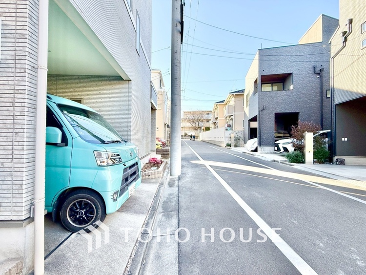 内装 【スペシャルシーン】デイリーシーンからスペシャルシーンまで様々なシーンで使用出来る、フレキシブルで飽きのこないこの空間。僕の頭の中では大好きなソファとダイニングテーブルと家族の笑顔が広がっていた